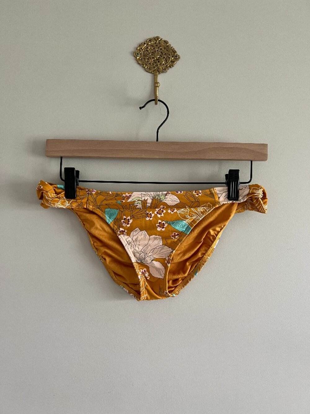 O’Neill Floral Bikini Bottom Mustard Yellow Twist Side Medium Coverage M NWT